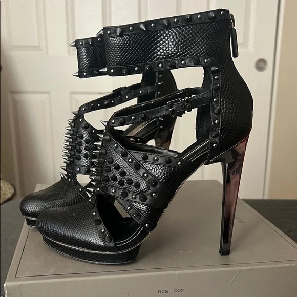 BCBG Hersh black leather stud heels Studded size 8 - Picture 2 of 11